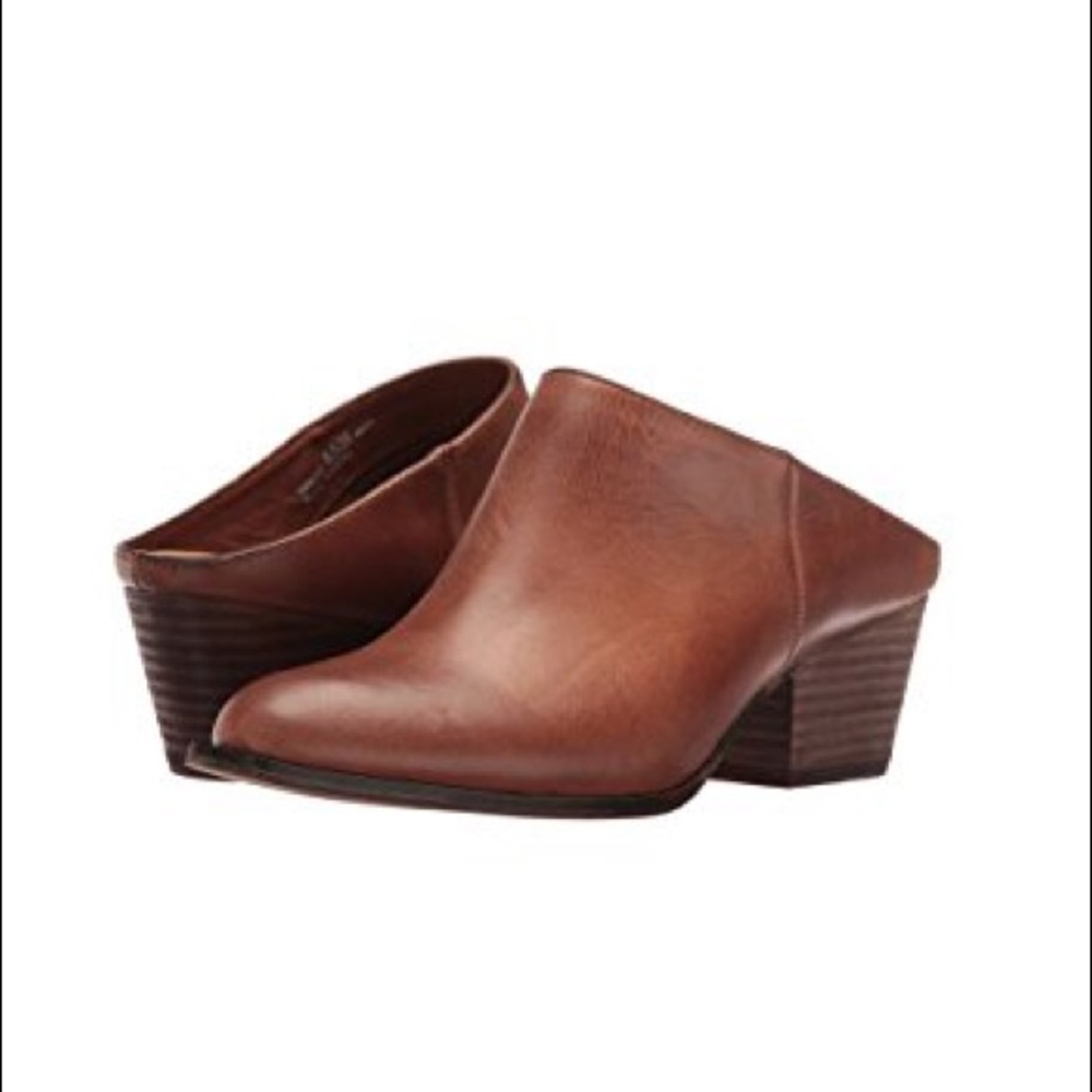 Chinese laundry leather mules